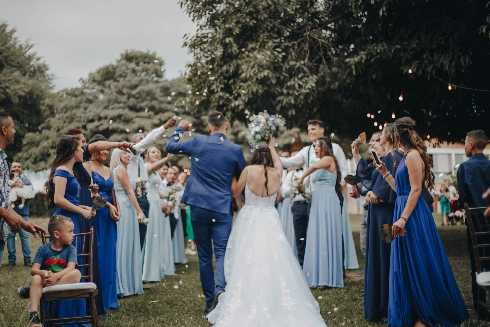 things guests should never do at a wedding
