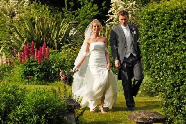 What Should You Not Do At A Wedding Reception?